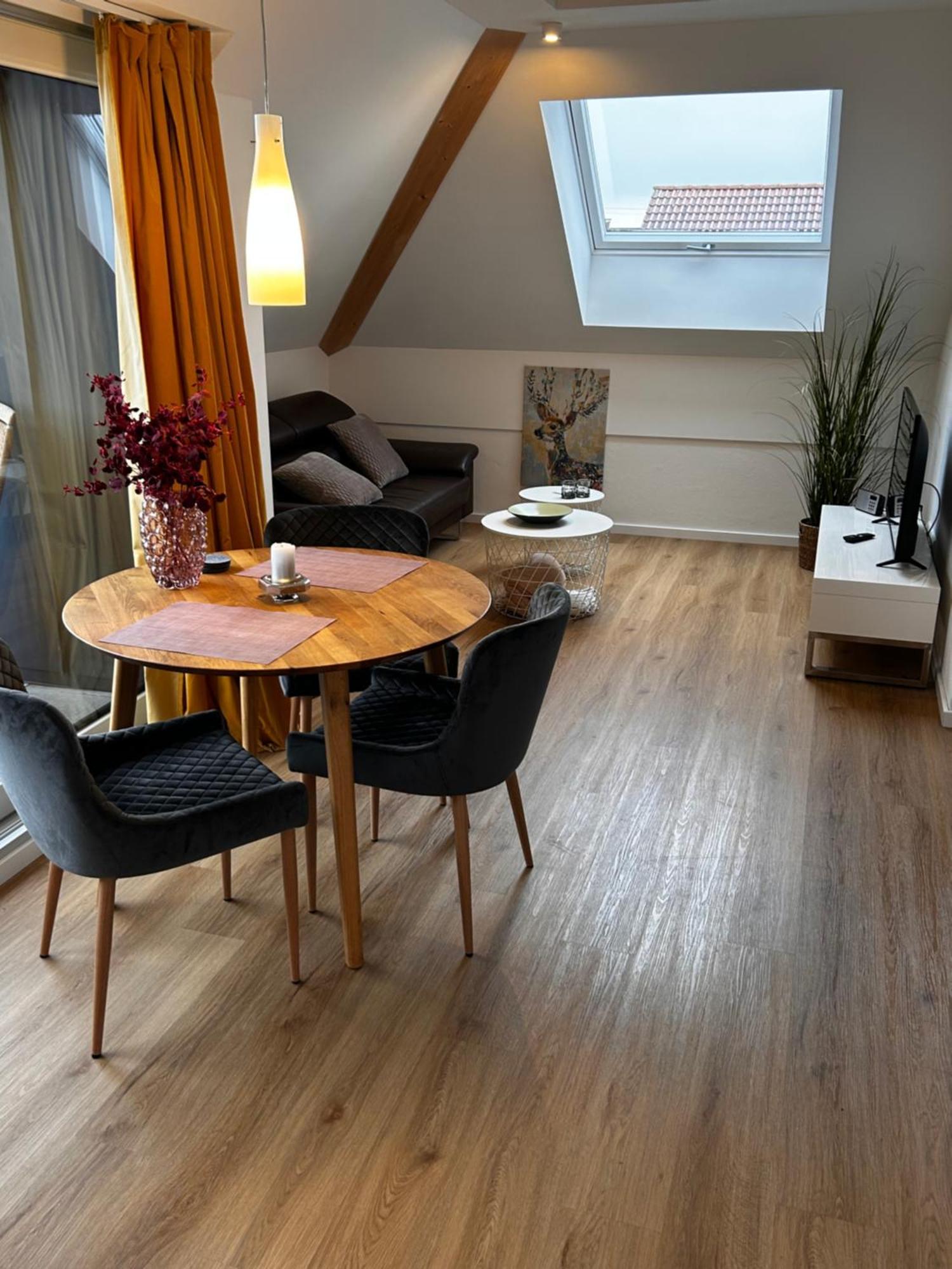 Terralpin Apartments - Charmante Dg Wohnung Mit Balkon Bruckmühl Eksteriør bilde